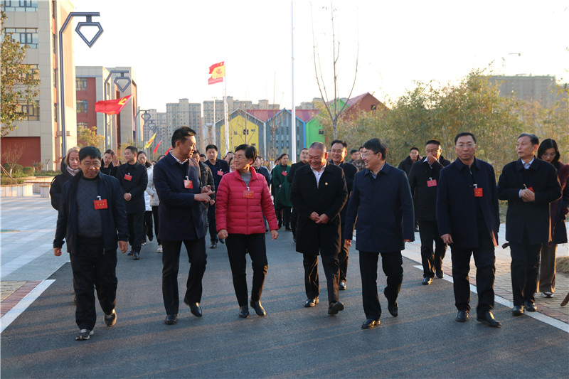 12月2日，济宁市人大常委会副主任陈颖、王宝海带队莅临北大新世纪邹城实验学校指导工作