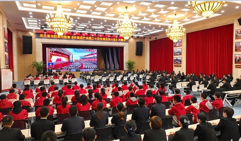 7月1日，后八里沟村隆重举行庆祝中国共产党建党100周年活动暨“光荣在党50年”纪念章颁发仪式“
