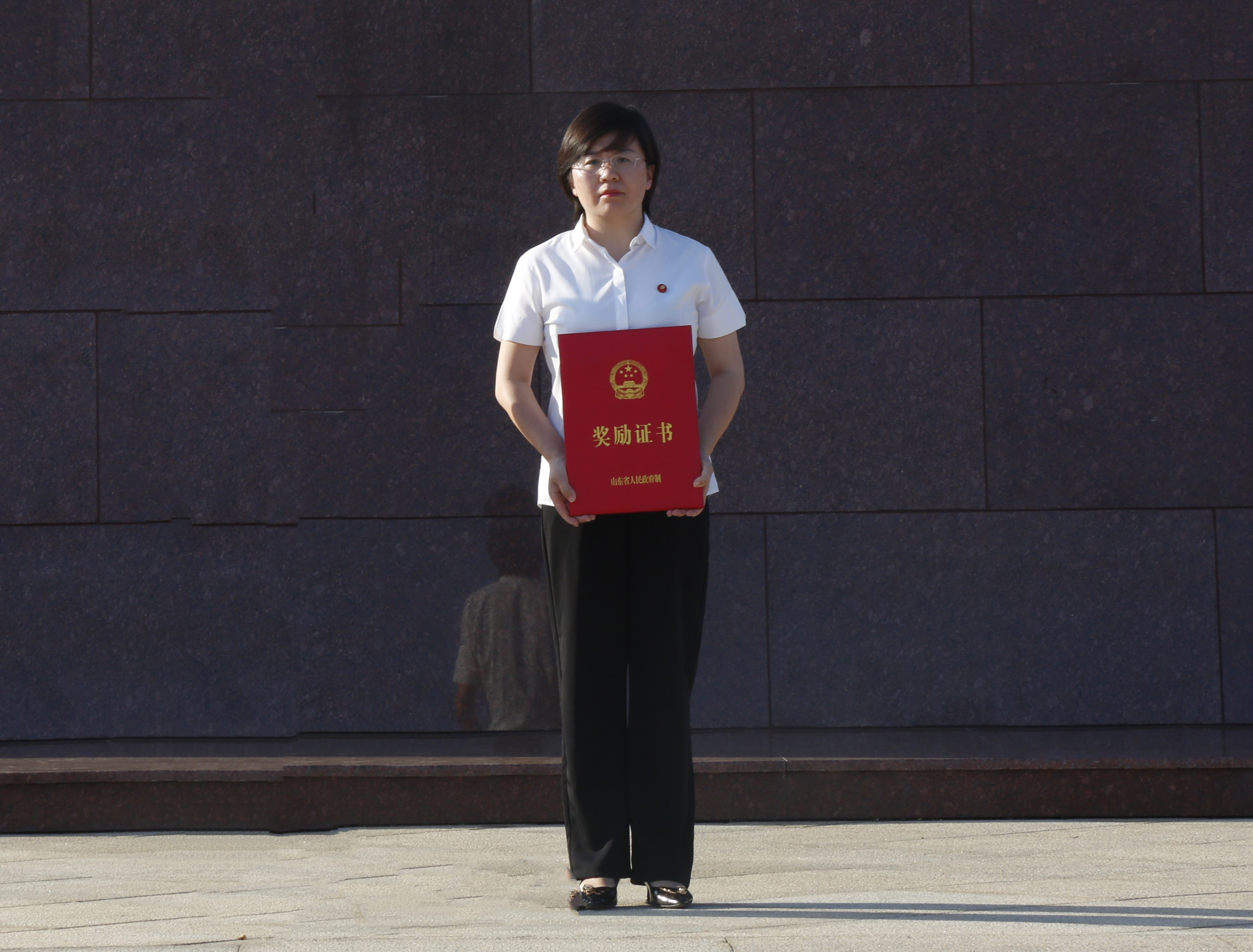 杨瑞霞荣获邹城市"2021年优秀企业家"荣誉称号